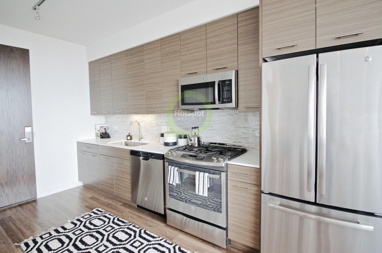 336 W Chestnut St - Photo 3 of 9