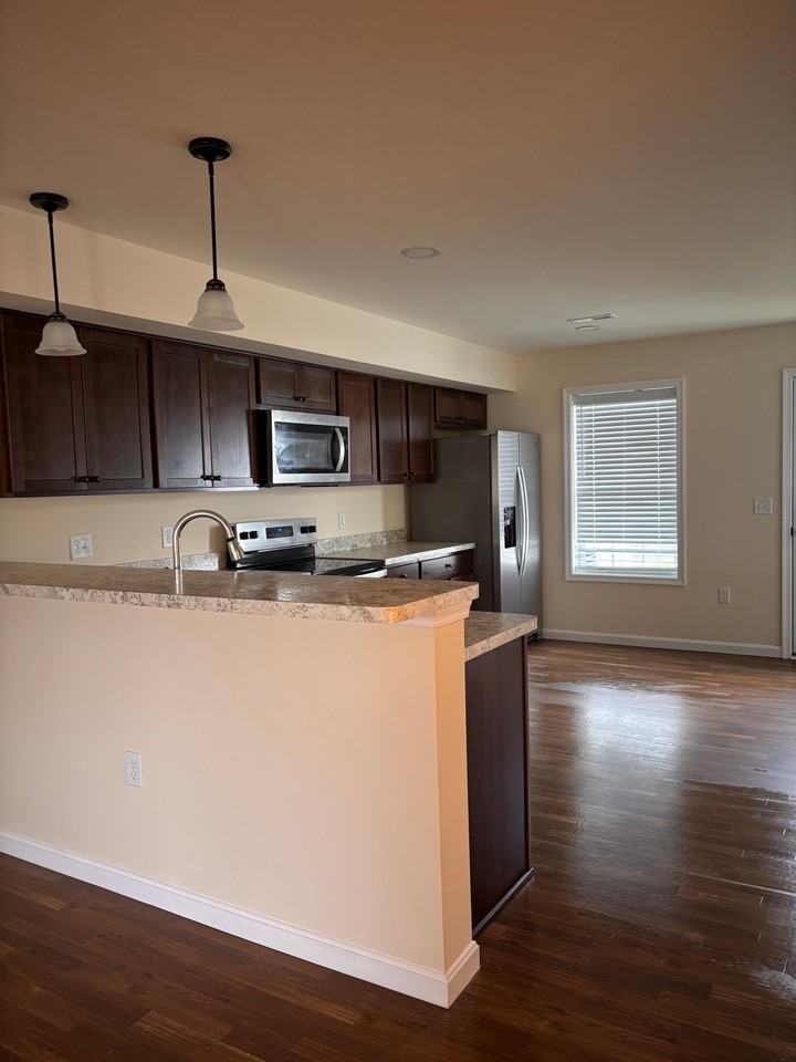 105 Rojan Rd - Photo 2 of 17