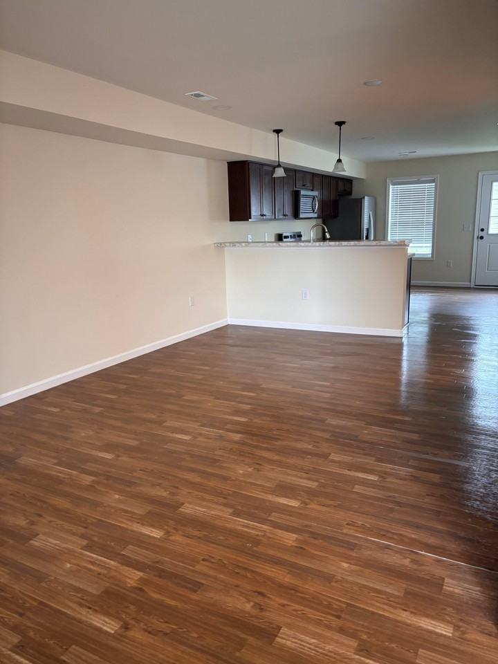 105 Rojan Rd - Photo 3 of 17