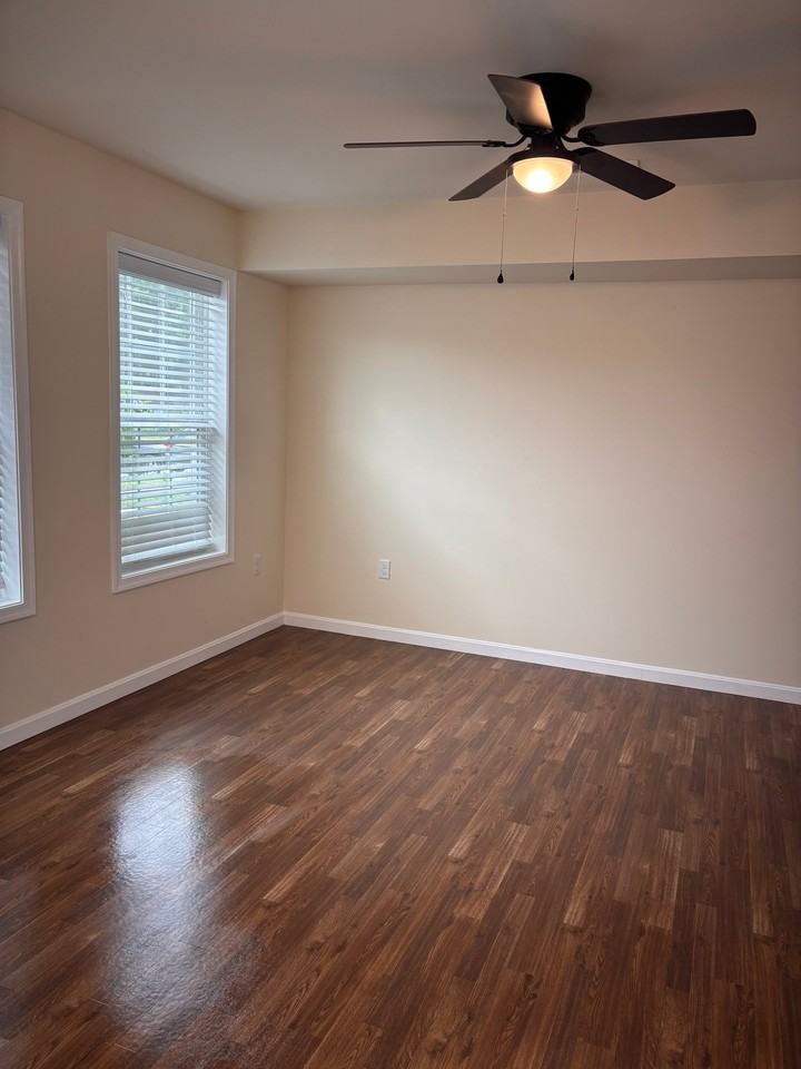 105 Rojan Rd - Photo 4 of 17