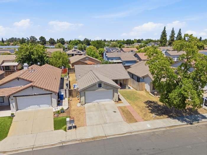 5642 W Donner Ave - Photo 4 of 14