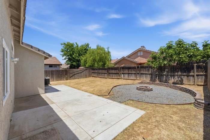 5642 W Donner Ave - Photo 5 of 14