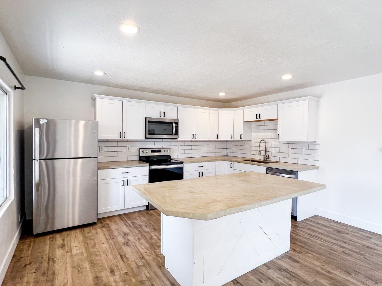 45 W Guest Ave - Photo 2 of 20