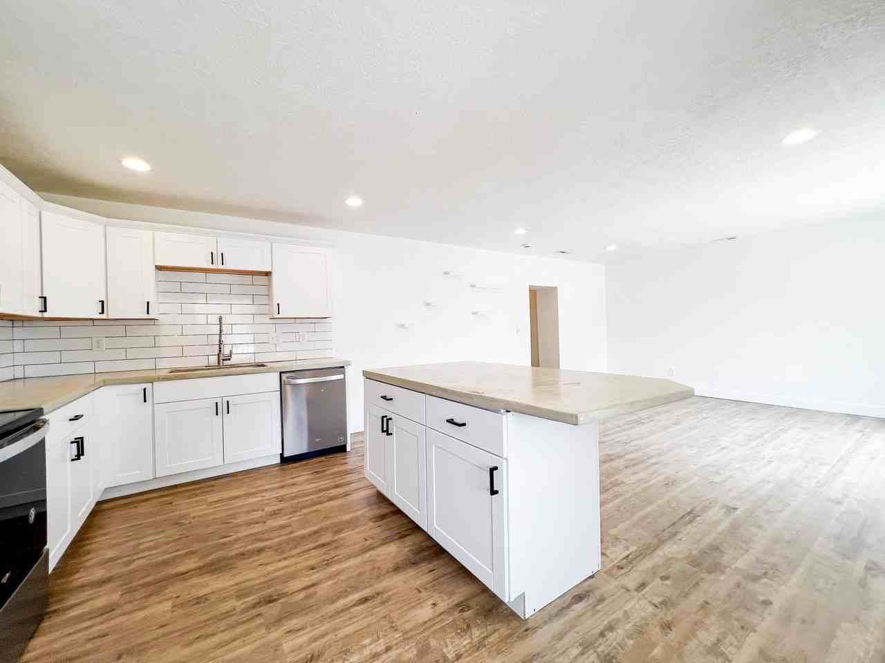 45 W Guest Ave - Photo 3 of 20