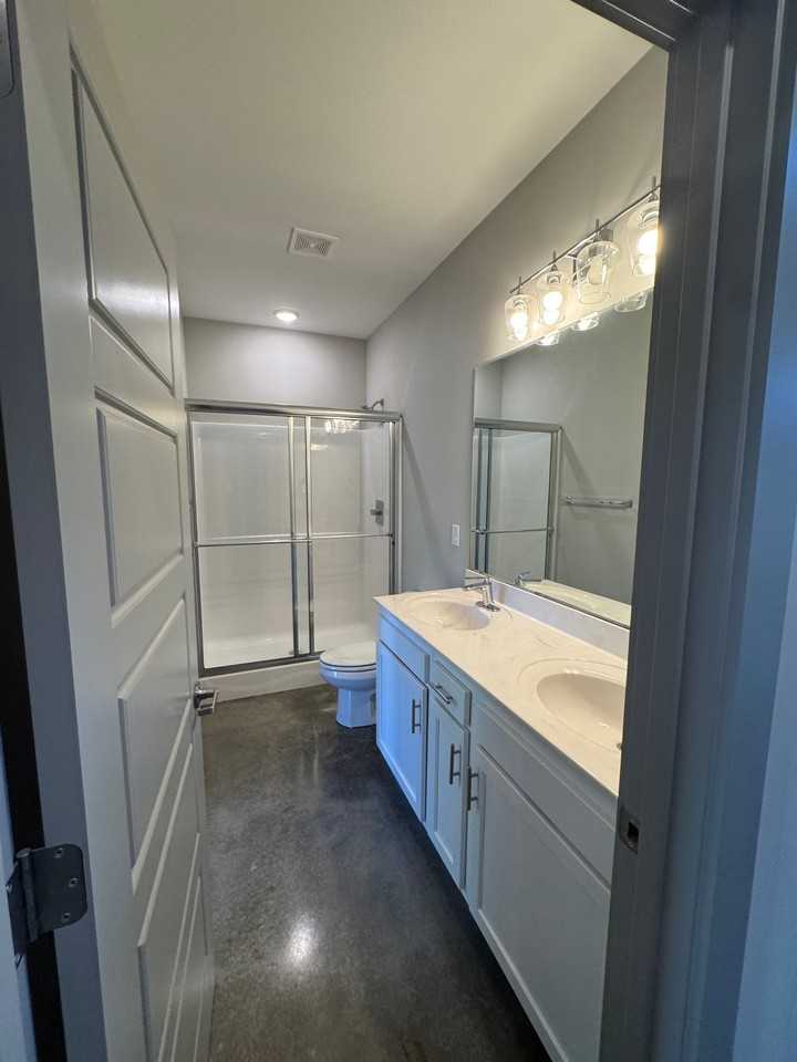 3810 Jett Ln - Photo 4 of 31