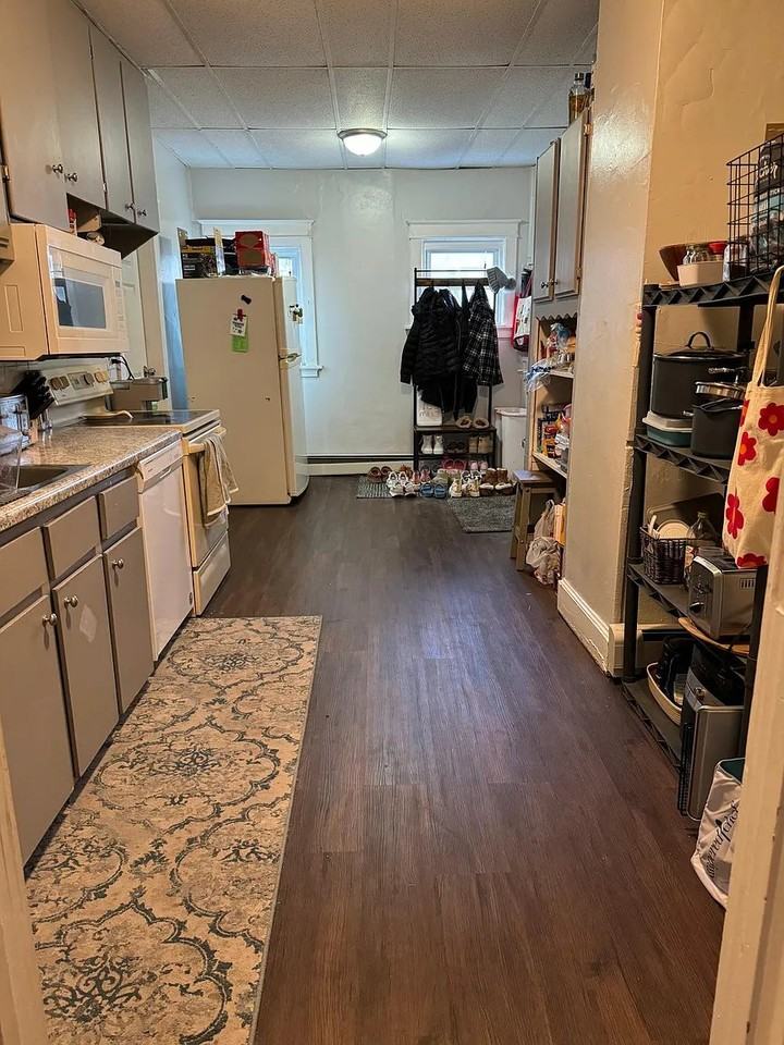221 E 5th St - Photo 2 of 20