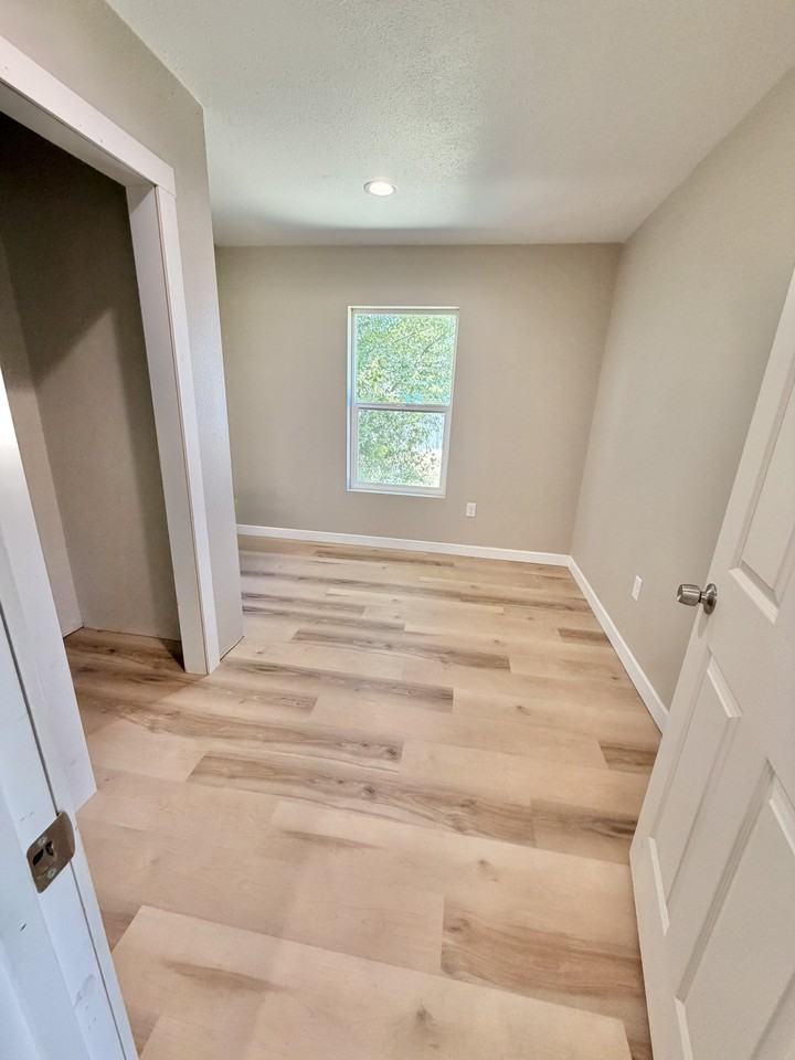 426 S 1st Ave - Photo 4 of 12