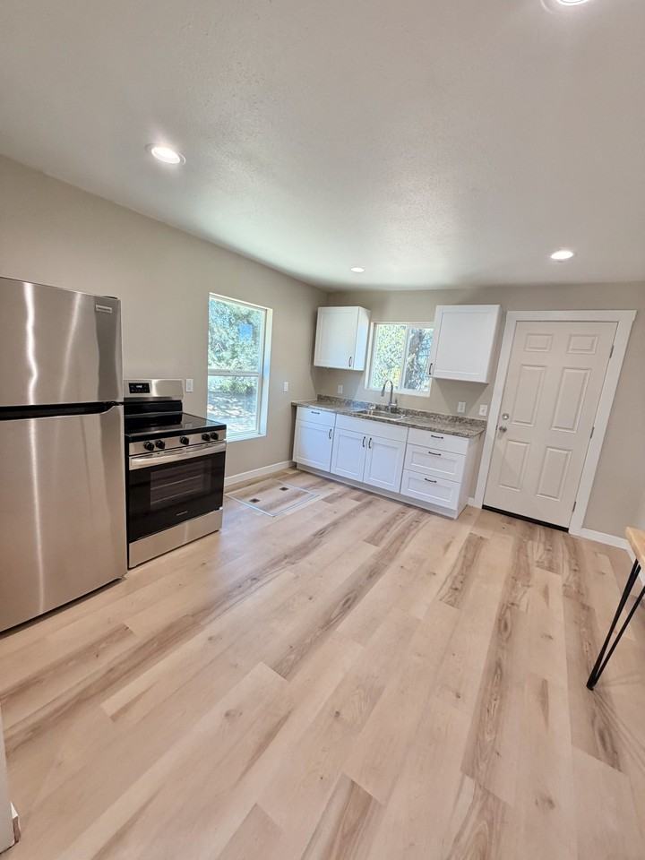 426 S 1st Ave - Photo 5 of 12