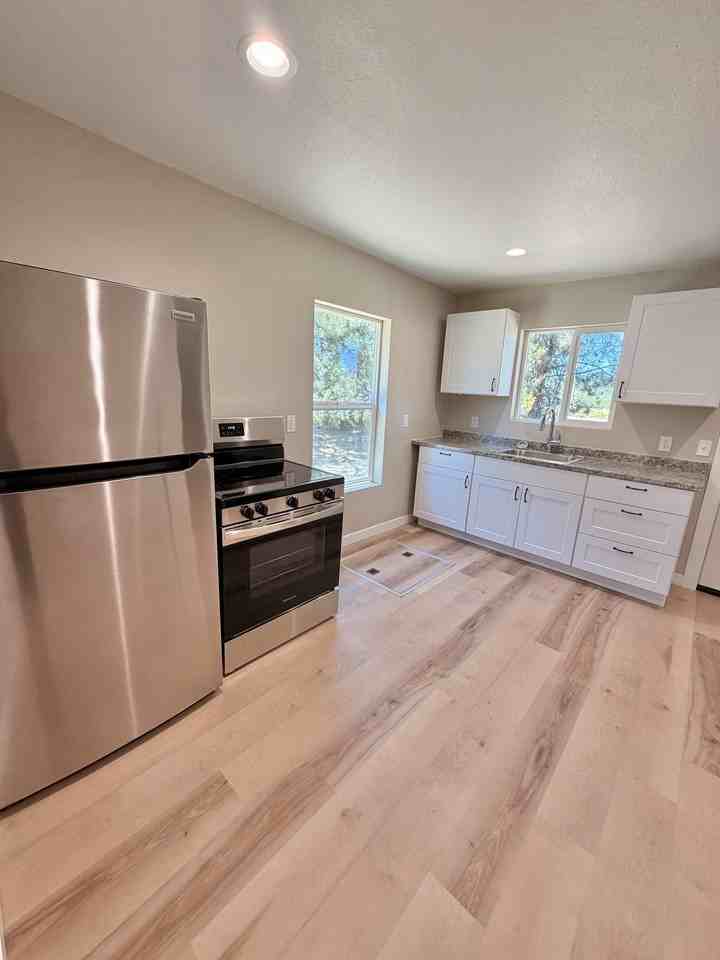 426 S 1st Ave - Photo 7 of 12