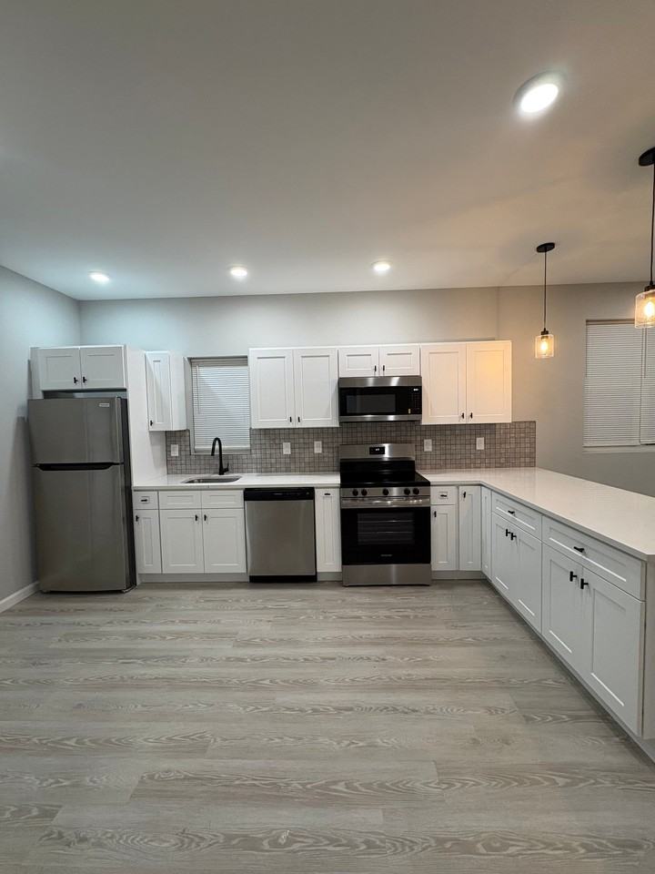 242 Harrison St #301 - Photo 3 of 10