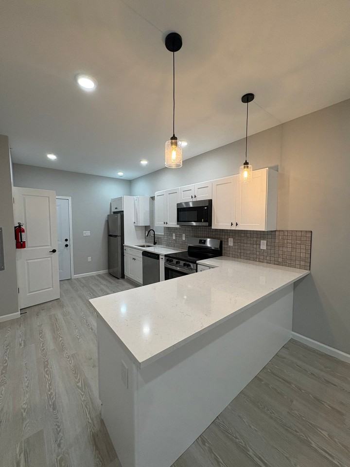 242 Harrison St #301 - Photo 4 of 10