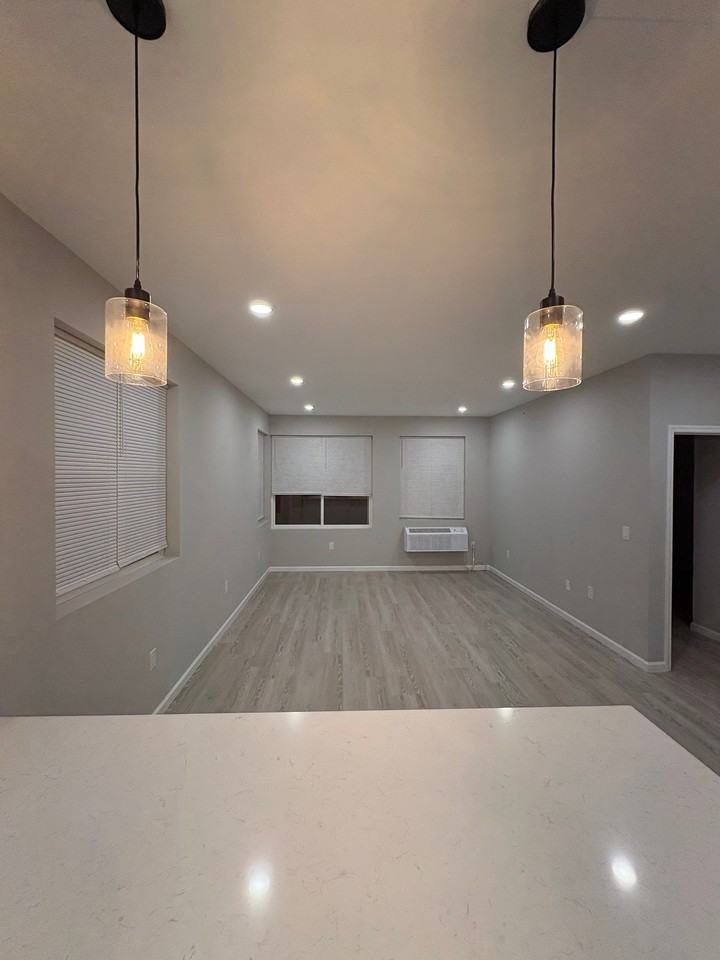 242 Harrison St #301 - Photo 5 of 10
