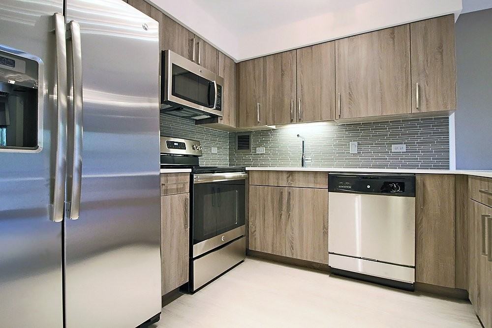 896 S Ashland Ave - Photo 3 of 16