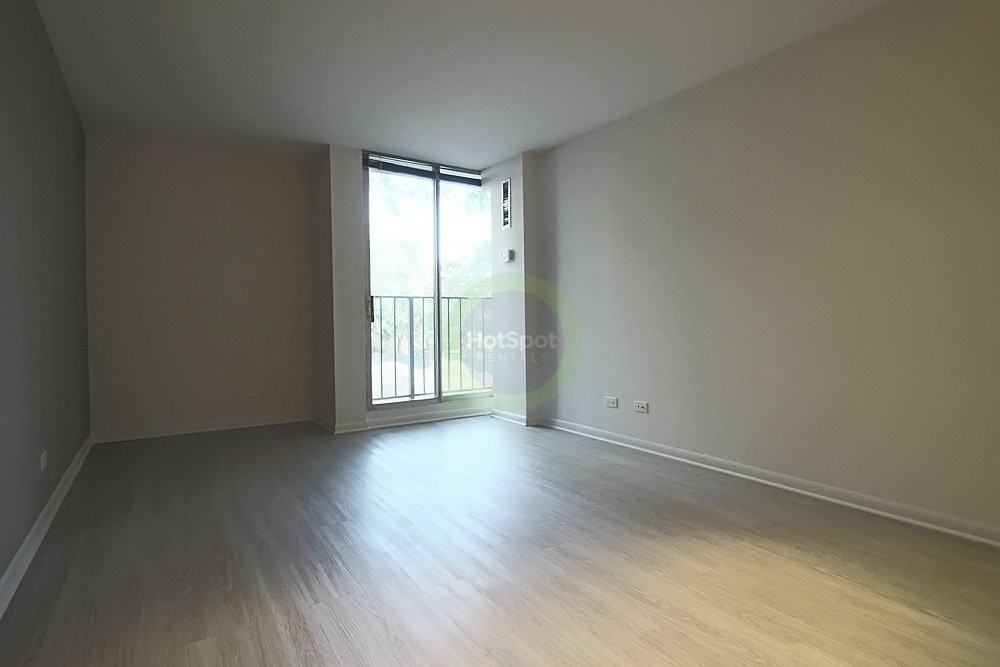 896 S Ashland Ave - Photo 6 of 16