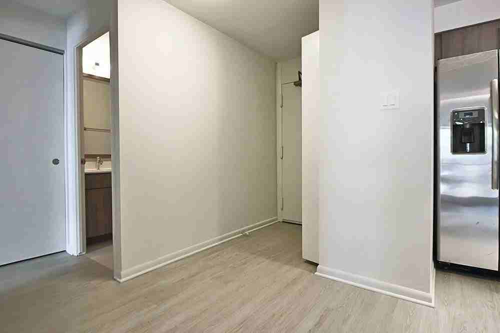 896 S Ashland Ave - Photo 7 of 16