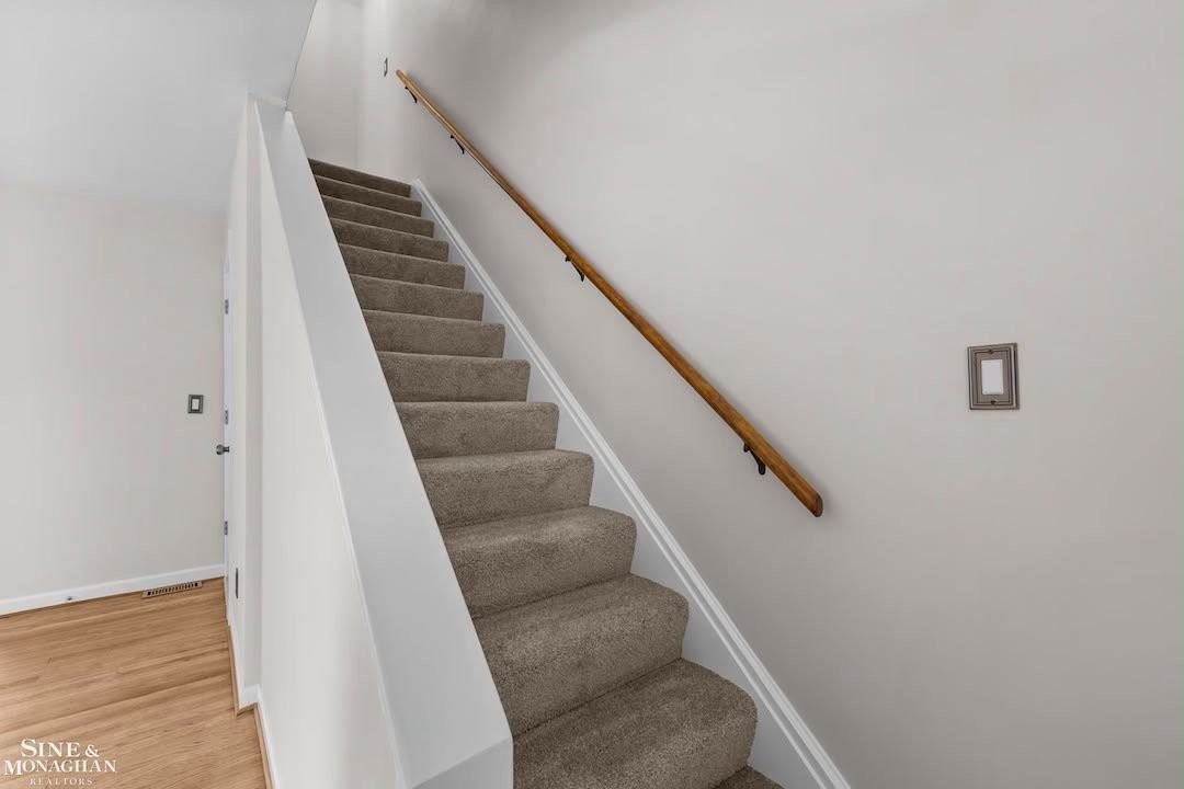 22951 Lee Ct - Photo 4 of 10