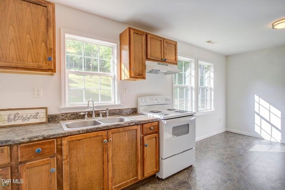 2540 Volunteer Pkwy - Photo 2 of 21