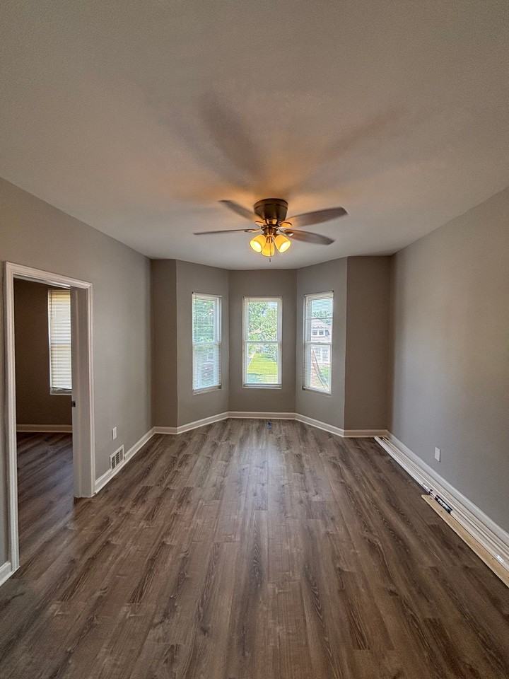 707 E 92nd Pl #2 - Photo 3 of 7