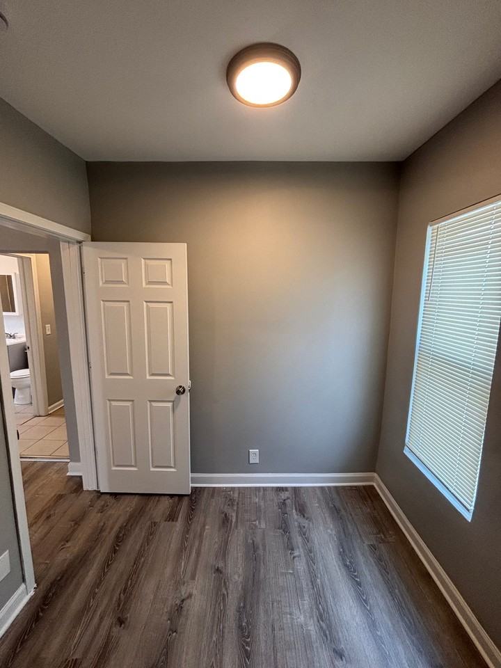 707 E 92nd Pl #2 - Photo 4 of 7