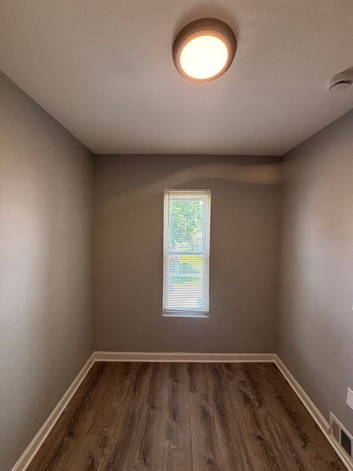 707 E 92nd Pl #2 - Photo 5 of 7
