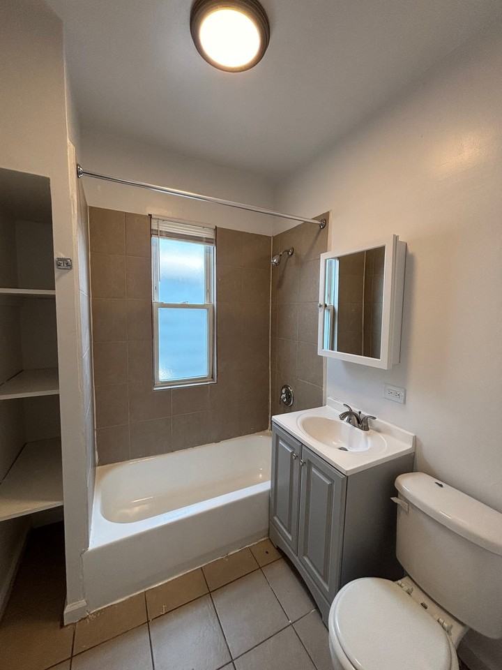 707 E 92nd Pl #2 - Photo 7 of 7