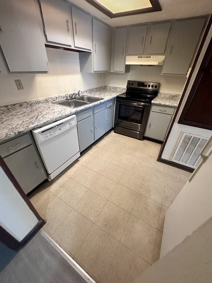 1628 Alexander Ct #B - Photo 3 of 10