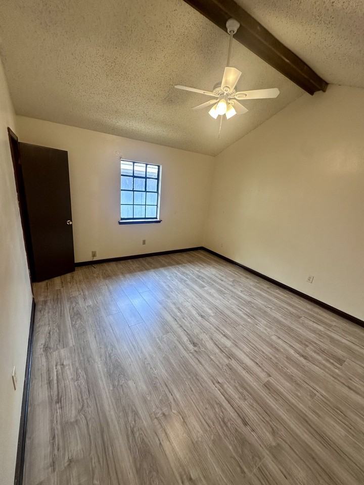 1628 Alexander Ct #B - Photo 6 of 10