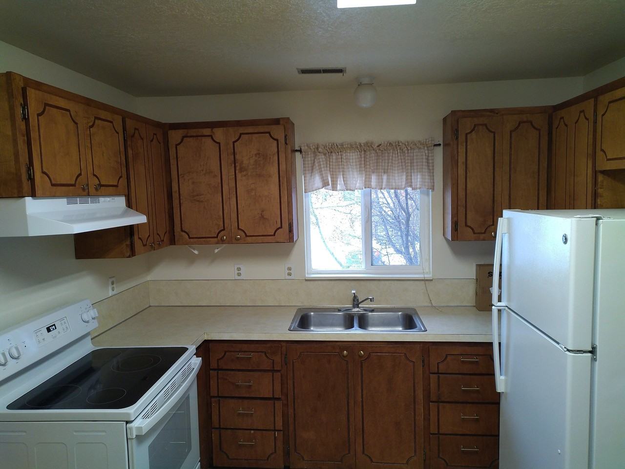 1119 N Main St #5 - Photo 2 of 6