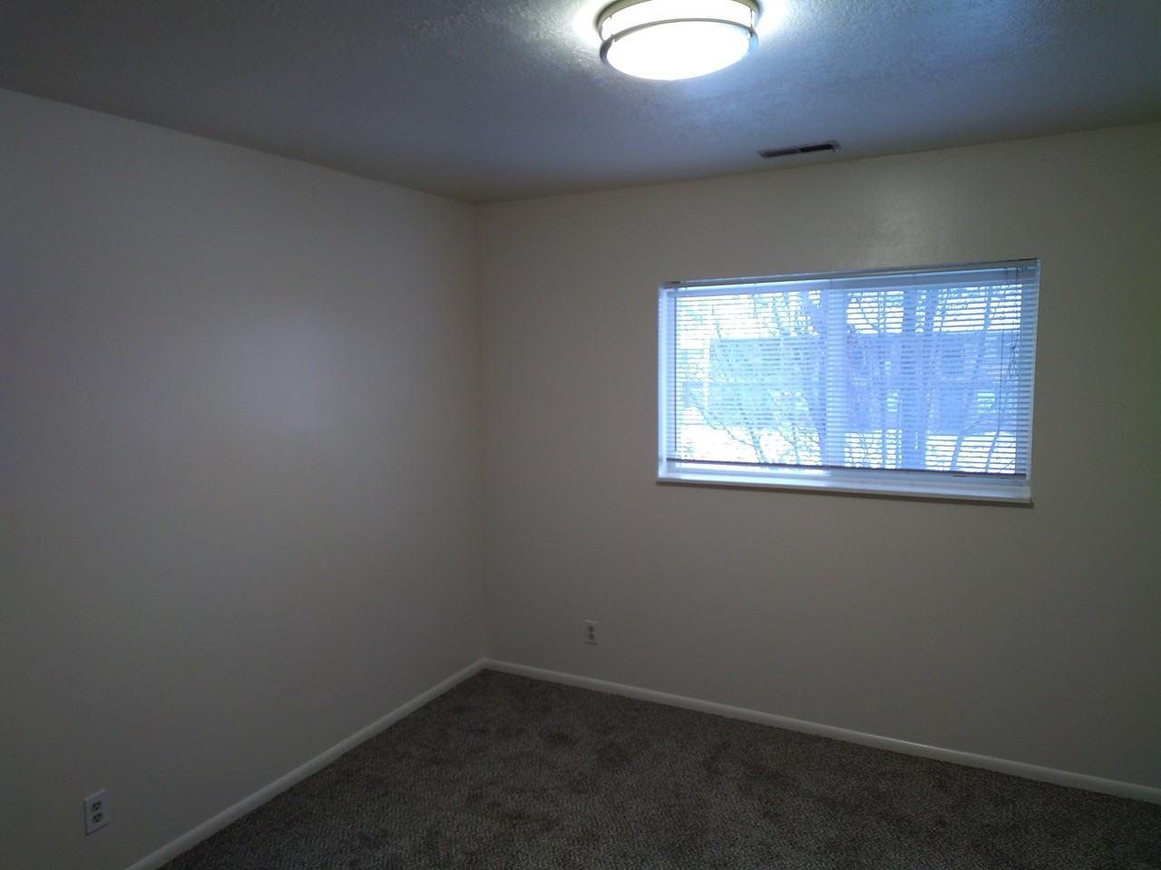 1119 N Main St #5 - Photo 3 of 6