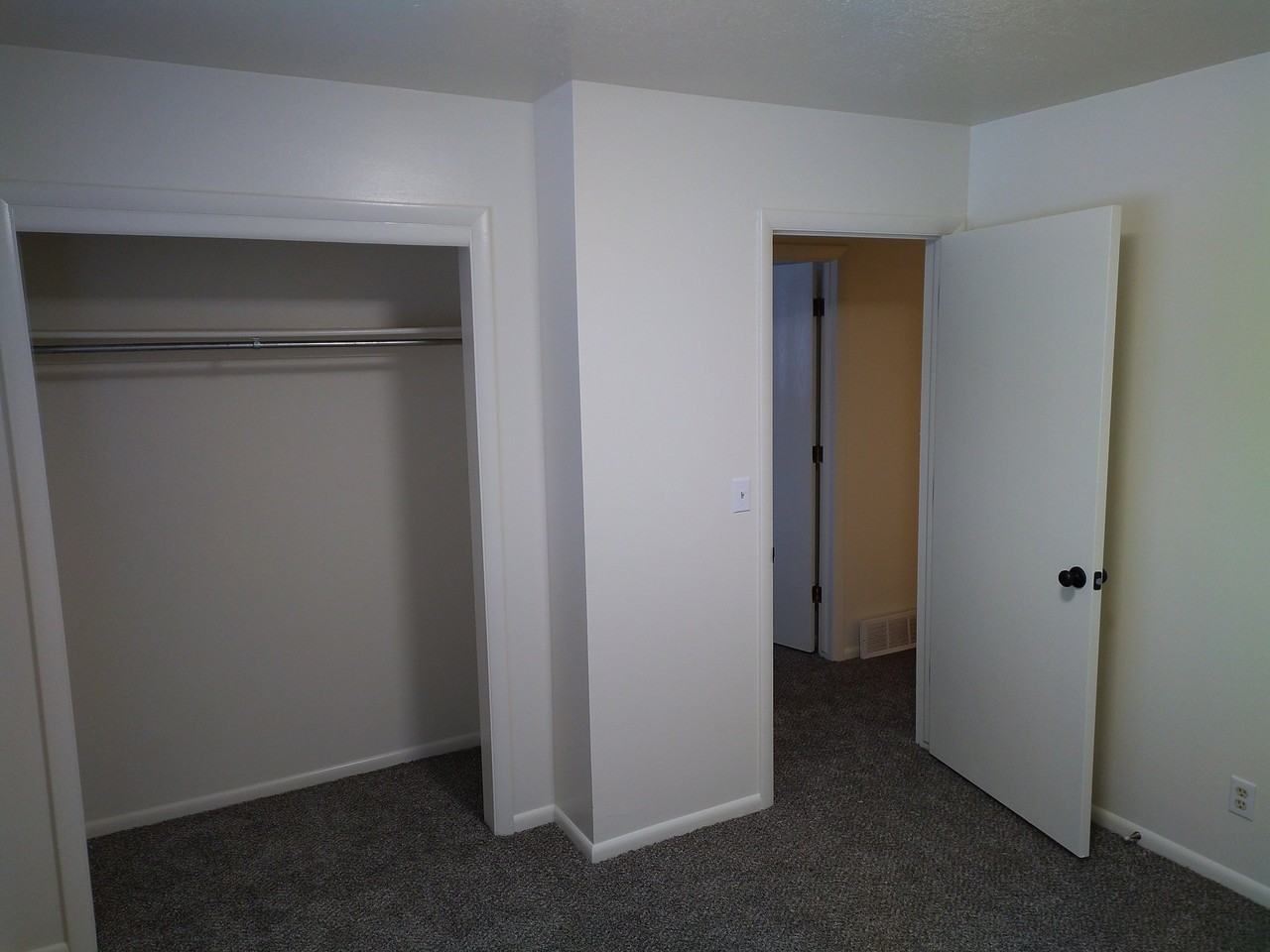 1119 N Main St #5 - Photo 4 of 6