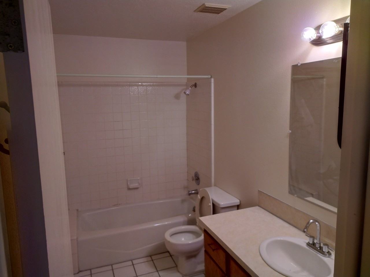 1119 N Main St #5 - Photo 6 of 6