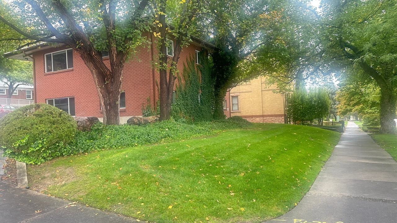 902 E St #B - Photo 2 of 14