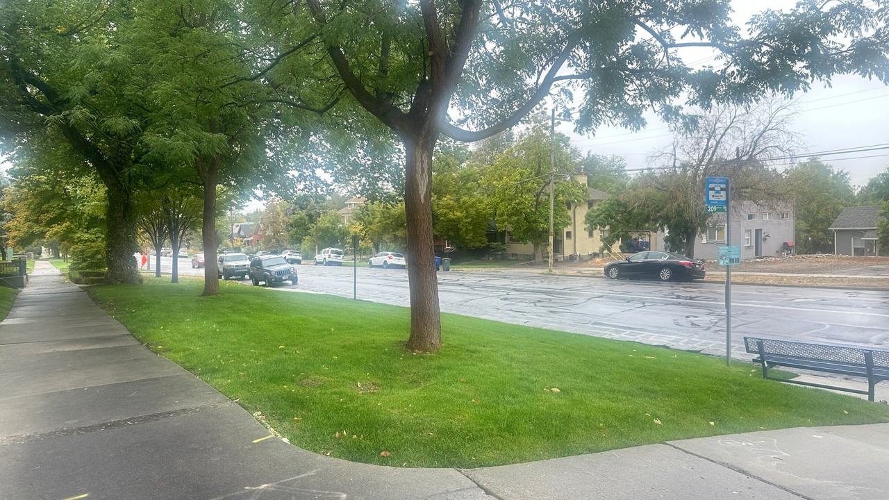 902 E St #B - Photo 3 of 14