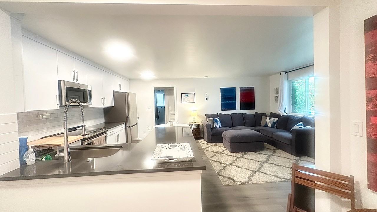 902 E St #B - Photo 6 of 14