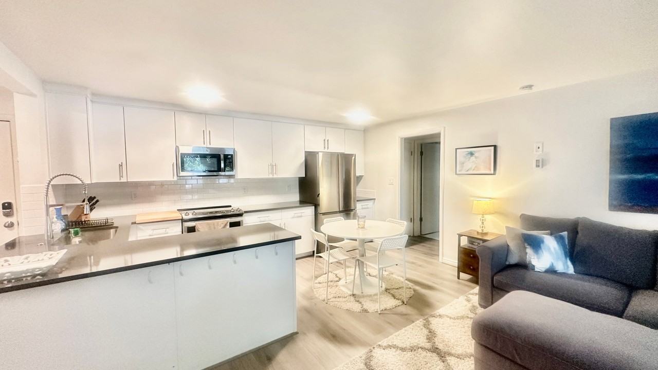 902 E St #B - Photo 7 of 14