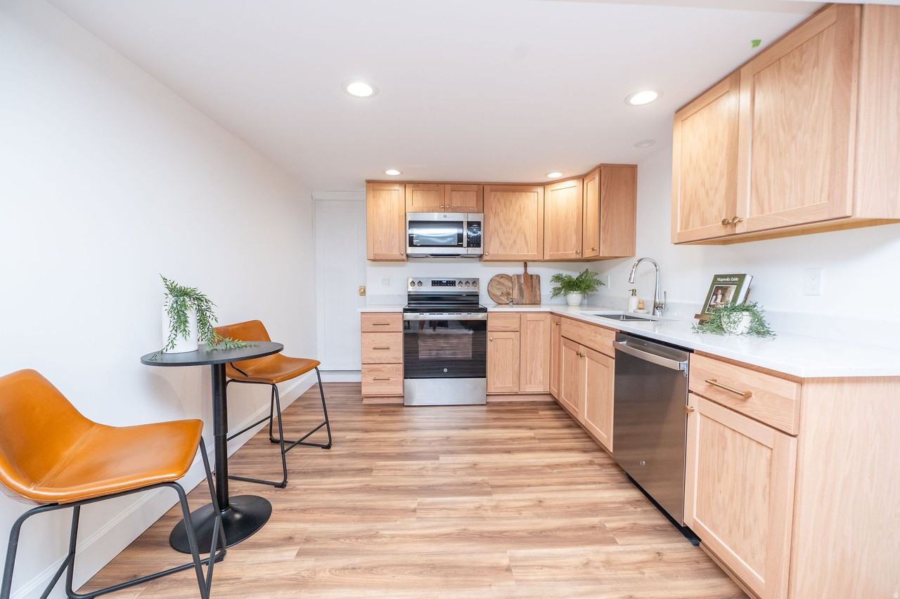 2146 E Browning Ave - Photo 5 of 12