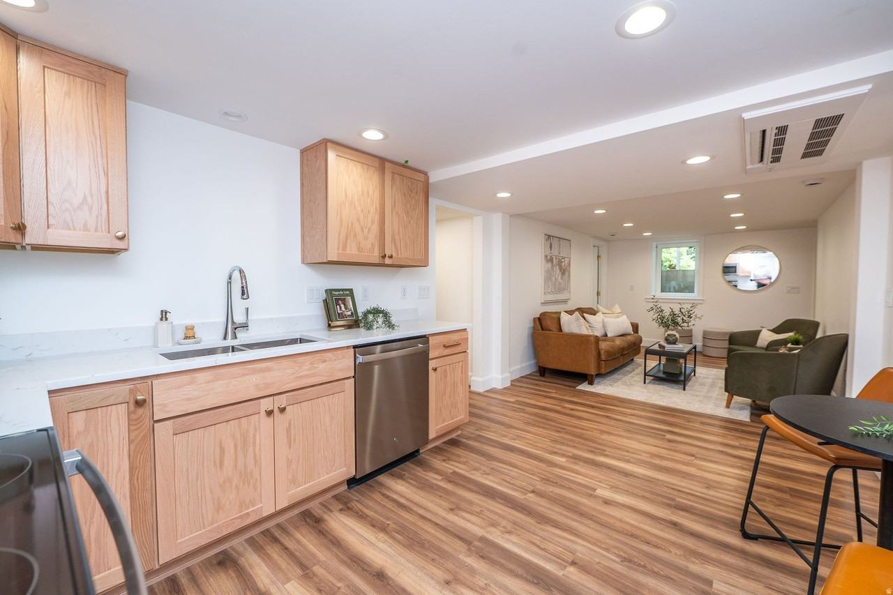 2146 E Browning Ave - Photo 6 of 12