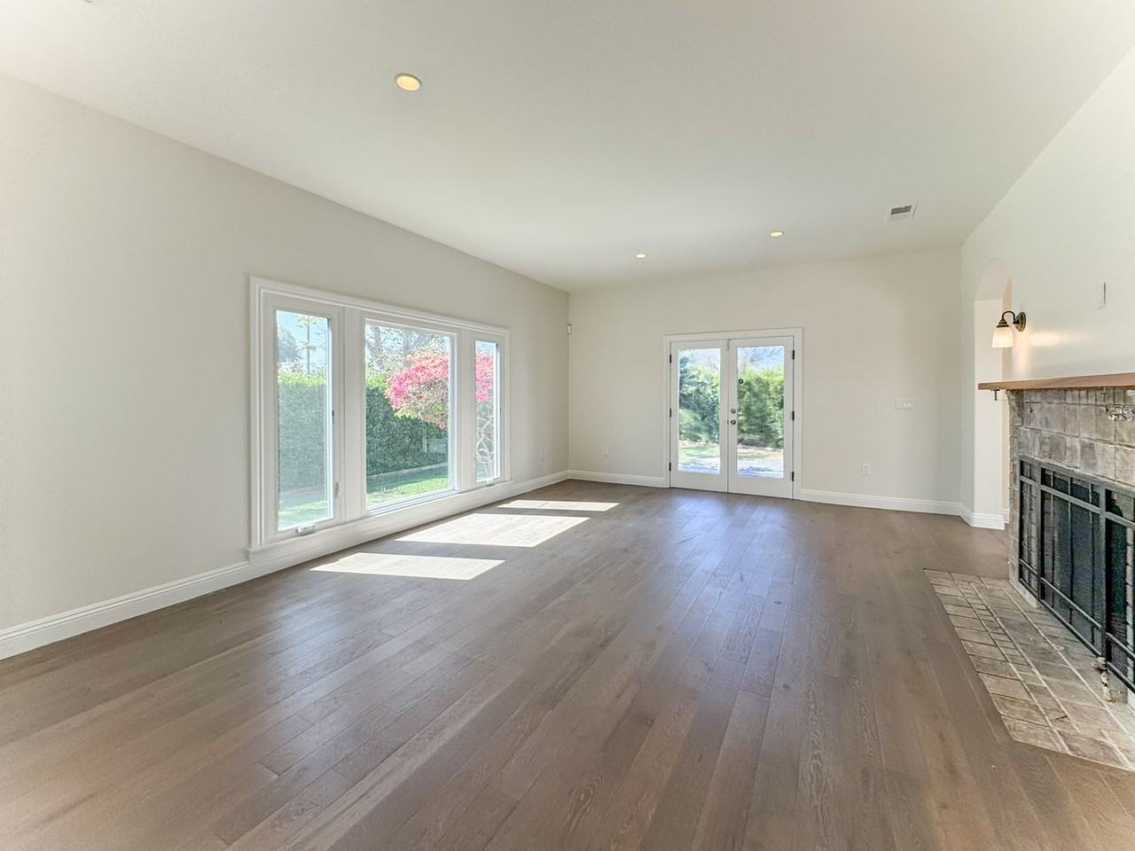 1043 S Plymouth Blvd - Photo 6 of 41