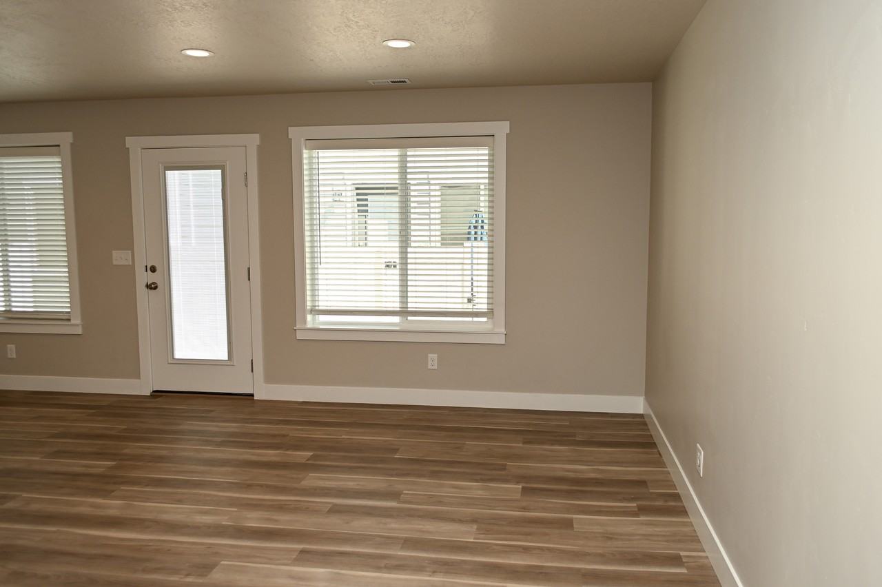 2782 W 4140 S - Photo 5 of 22