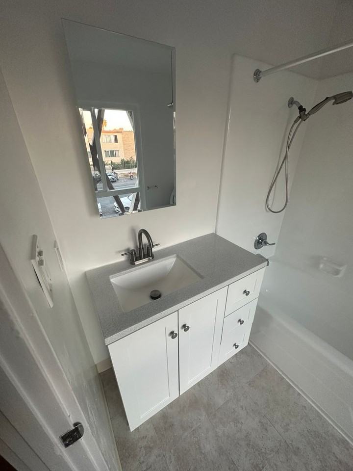 511 N Kenmore - Photo 6 of 14