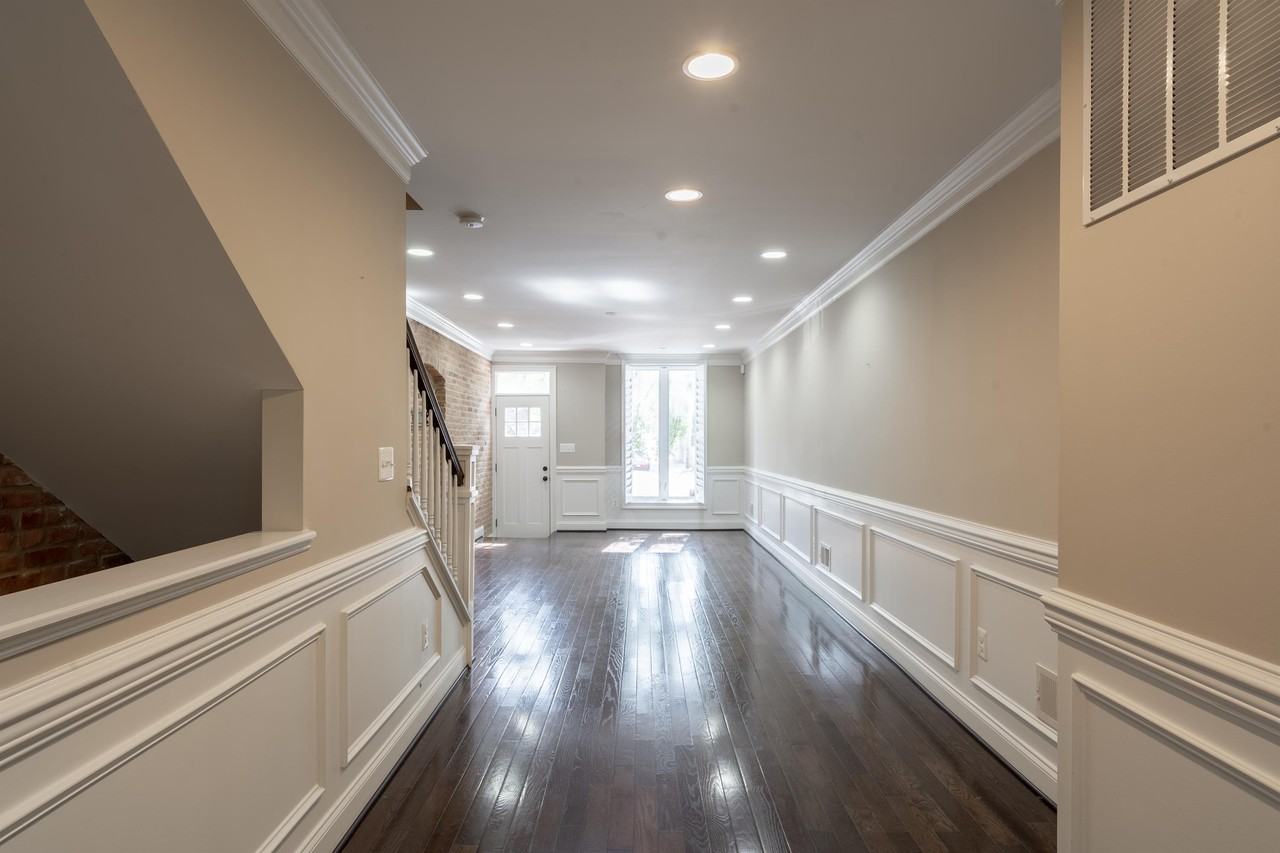 922 S Clinton St - Photo 2 of 19
