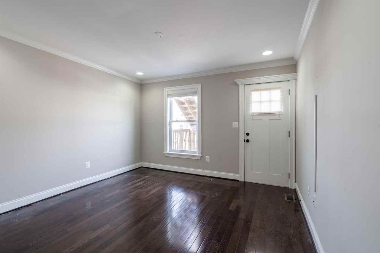 922 S Clinton St - Photo 7 of 19