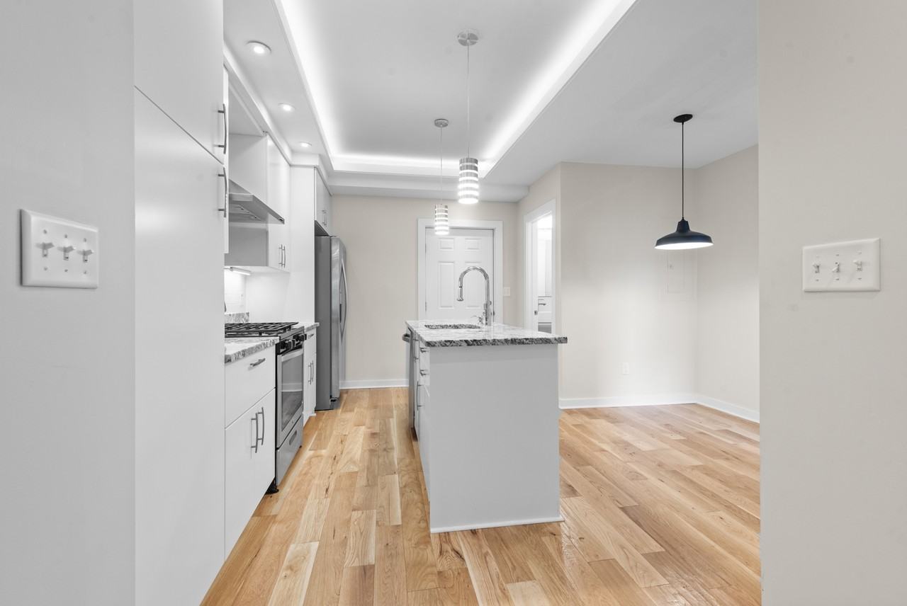 335 S Chester St - Photo 3 of 23