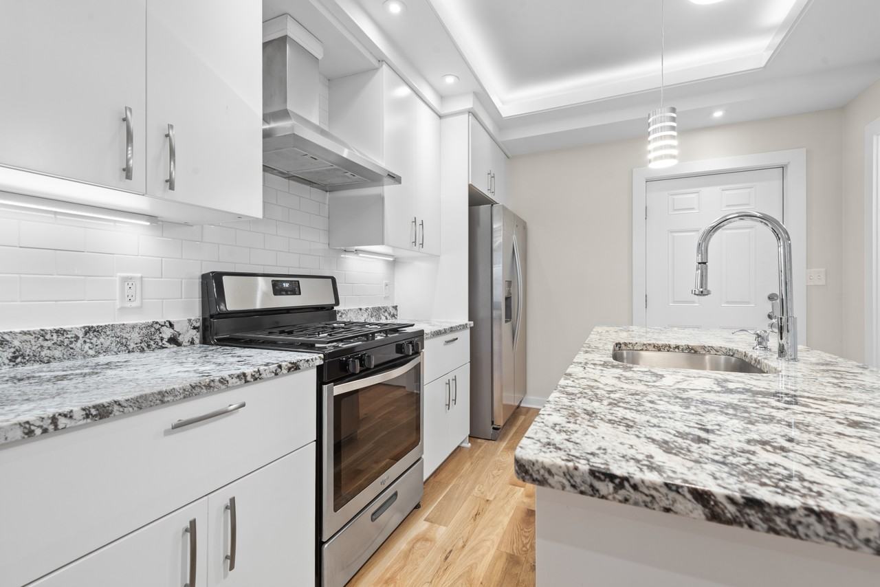 335 S Chester St - Photo 4 of 23