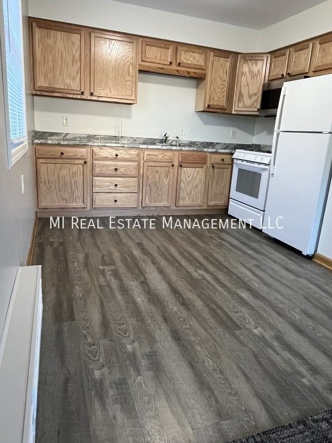 11276 Avery Ave - Photo 3 of 12