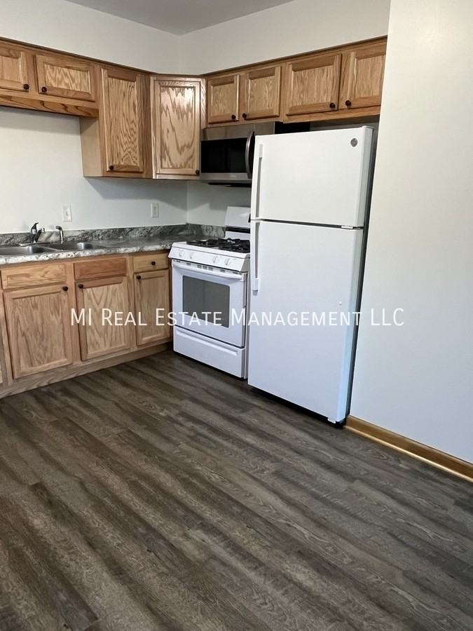 11276 Avery Ave - Photo 5 of 12