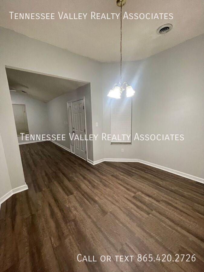 1513 Spelling Way - Photo 3 of 24