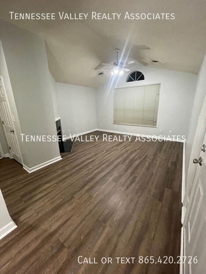 1513 Spelling Way - Photo 4 of 24