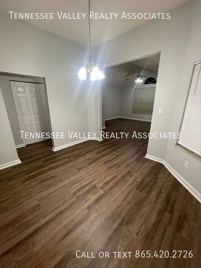 1513 Spelling Way - Photo 6 of 24