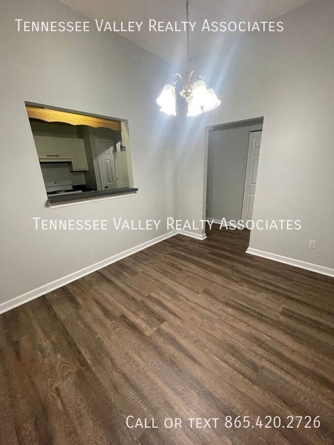 1513 Spelling Way - Photo 7 of 24